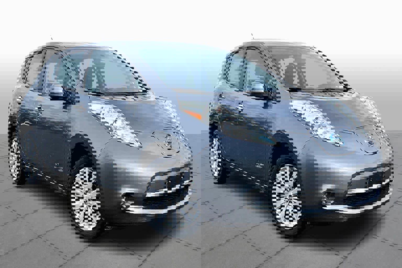 Used 2015 Nissan Leaf S w/ Charge Package image 2