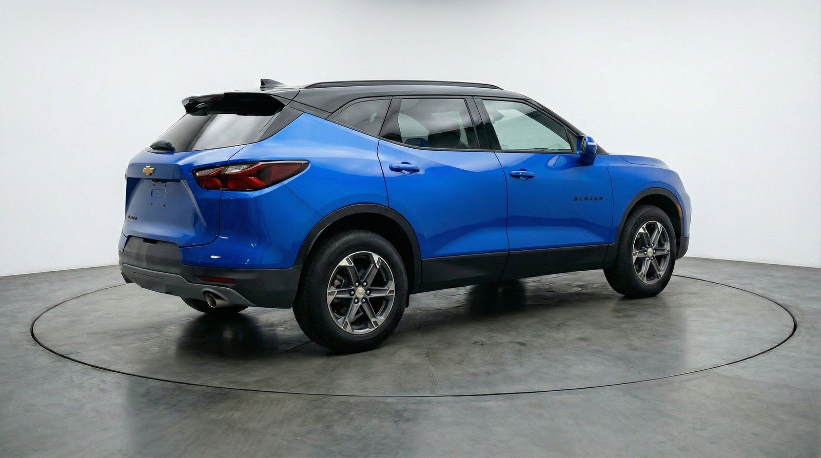 Used 2025 Chevrolet Blazer LT FWD image 9
