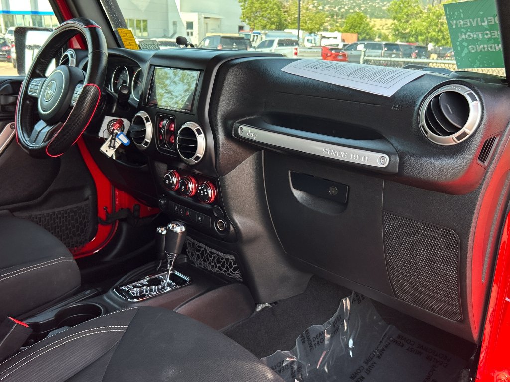 Used 2017 Jeep Wrangler Unlimited Sahara w/ Connectivity Group AWD/4WD image 8