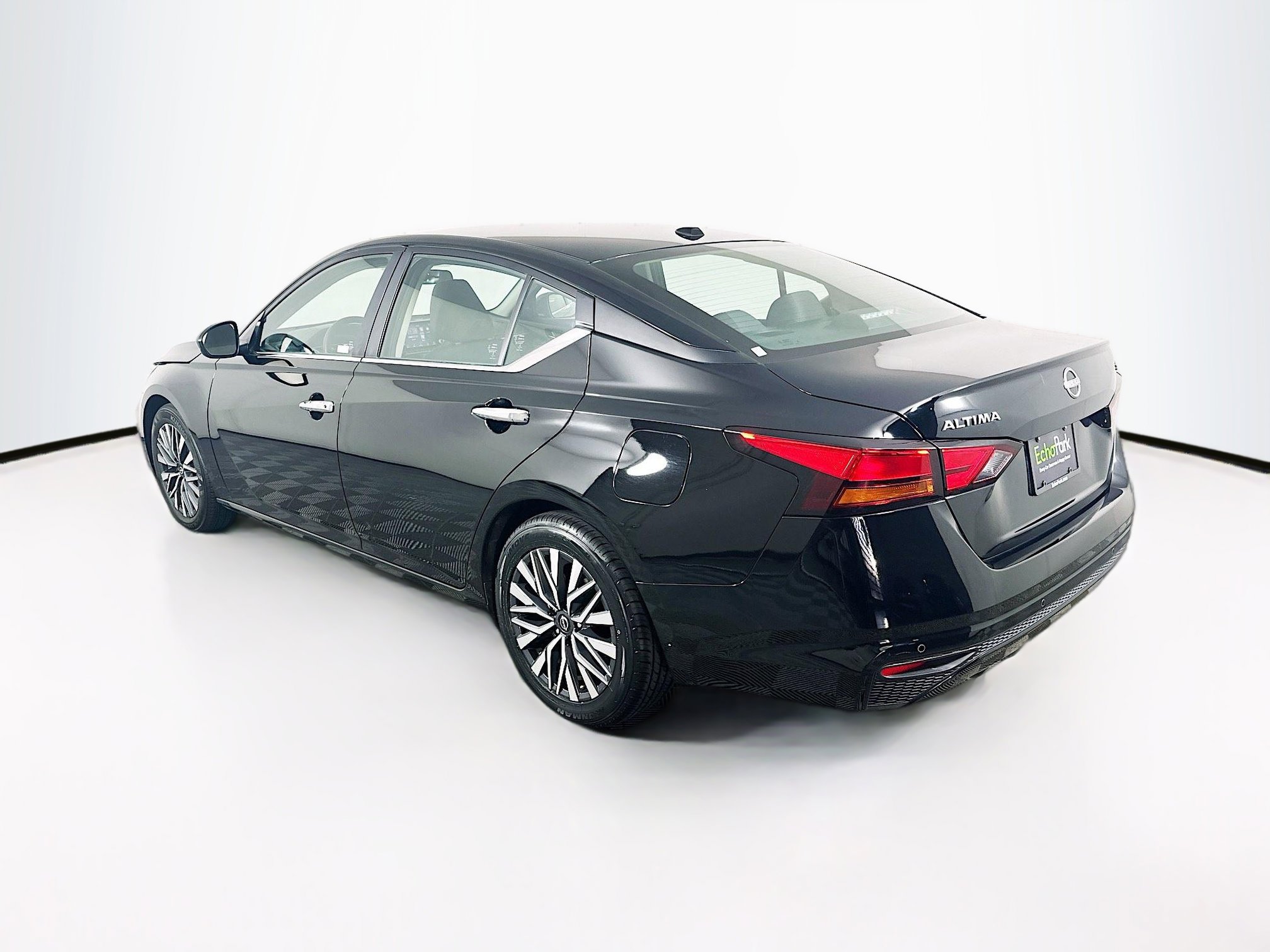 Used 2024 Nissan Altima 2.5 SV image 5