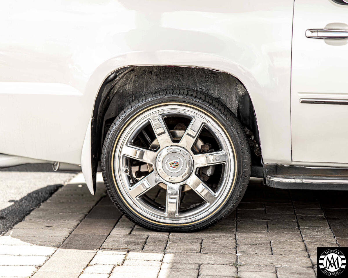 Used 2010 Cadillac Escalade EXT Luxury image 11