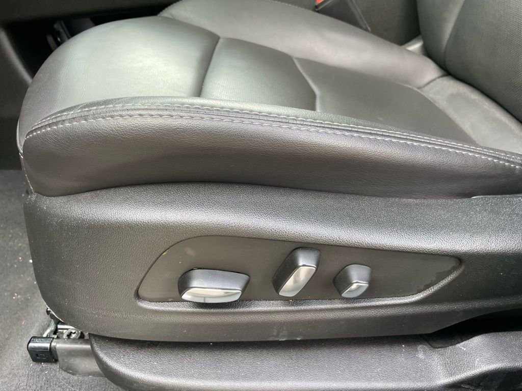 Used 2025 Cadillac XT5 Premium Luxury image 11