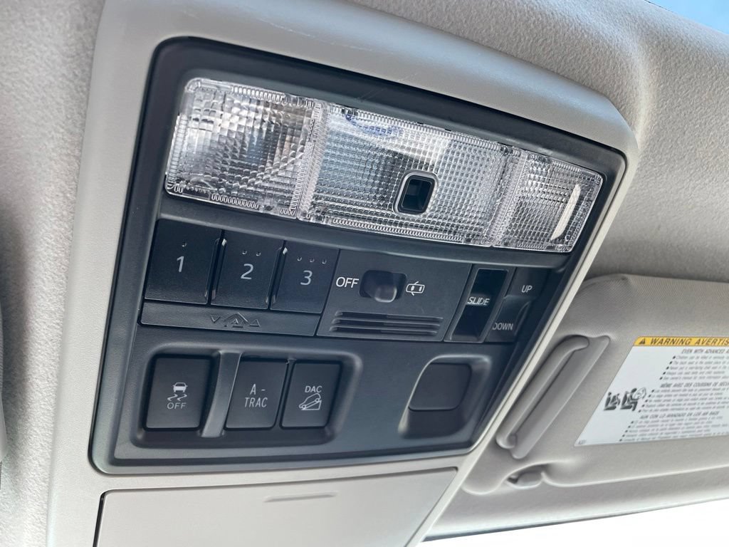 Used 2018 Toyota 4Runner SR5 Premium AWD/4WD image 29