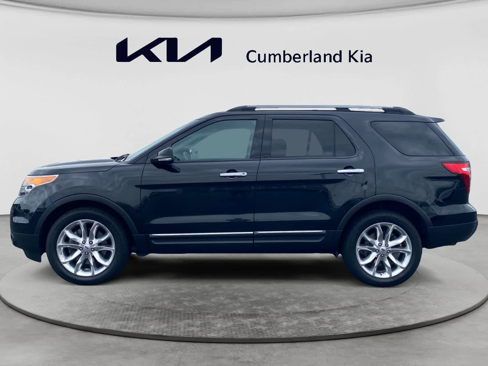 Used 2015 Ford Explorer XLT w/ Equipment Group 202B AWD/4WD image 2