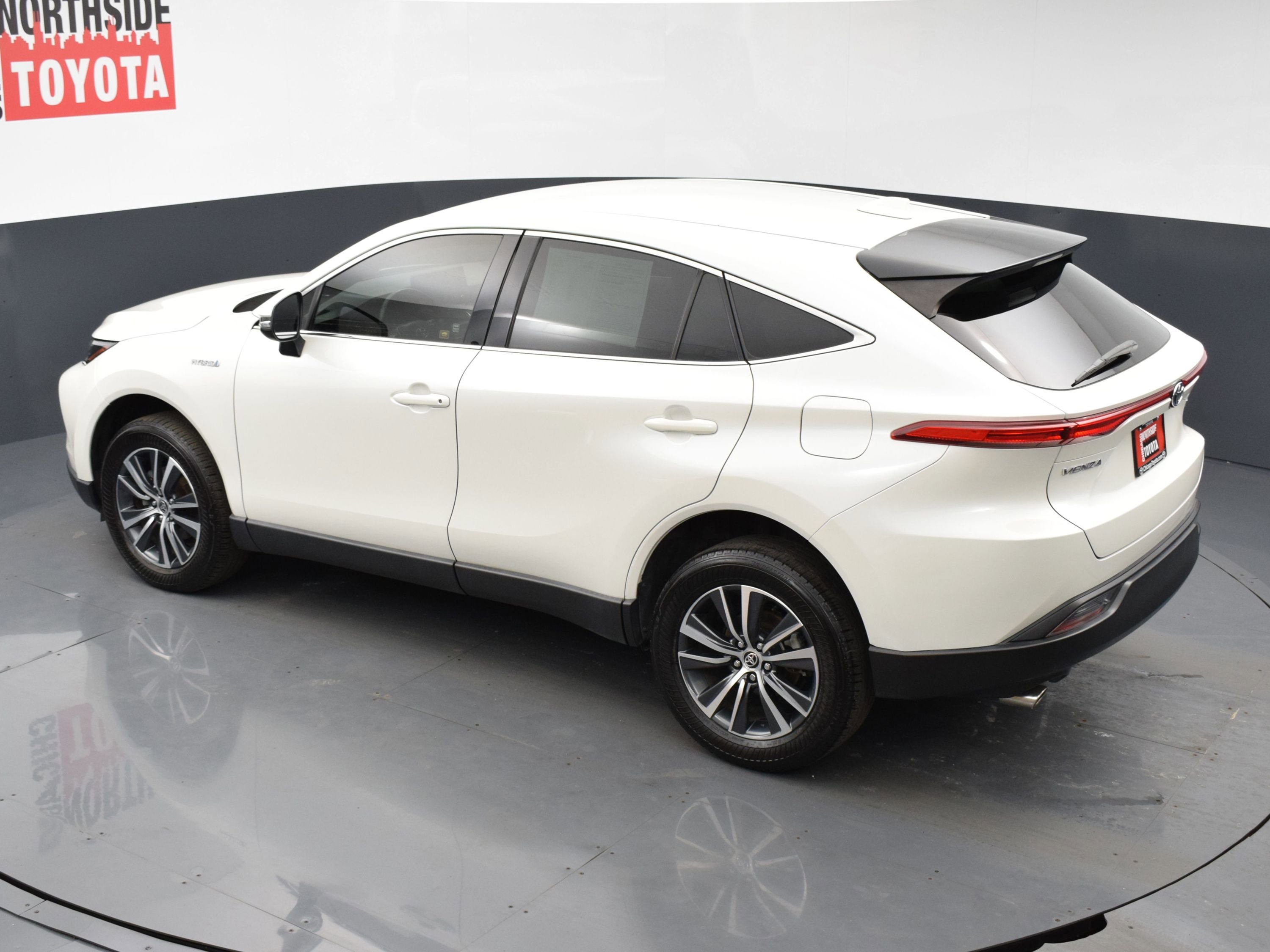Used 2021 Toyota Venza LE image 20
