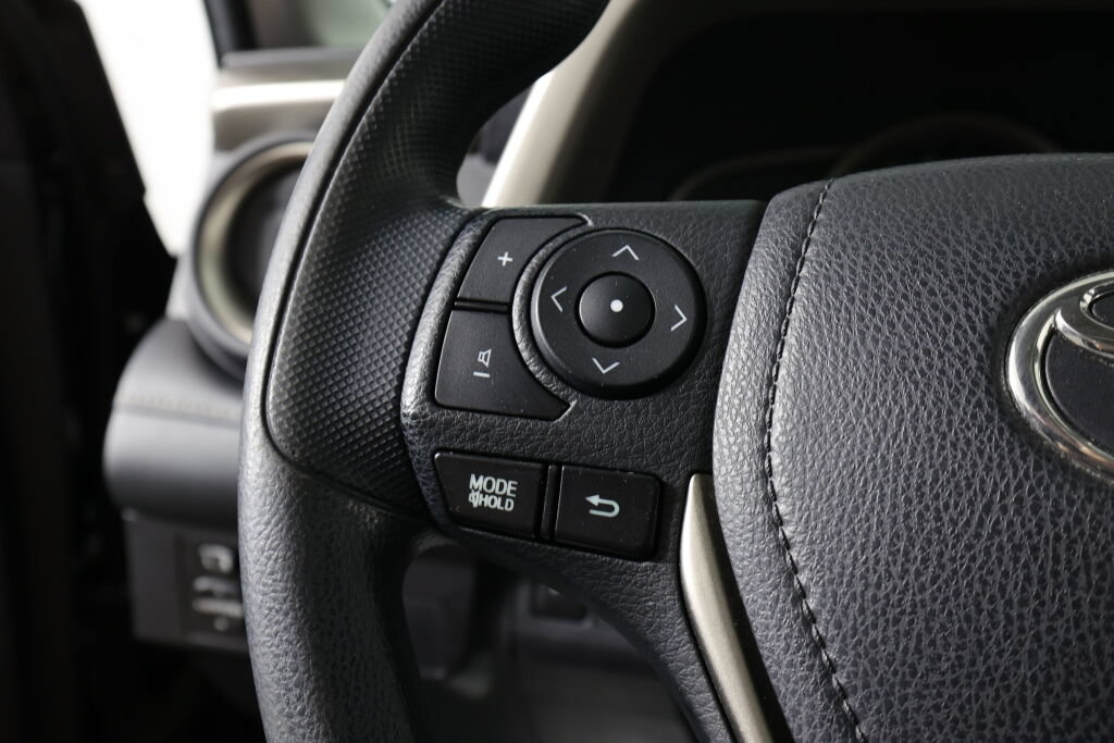 Used 2015 Toyota RAV4 XLE AWD/4WD image 32