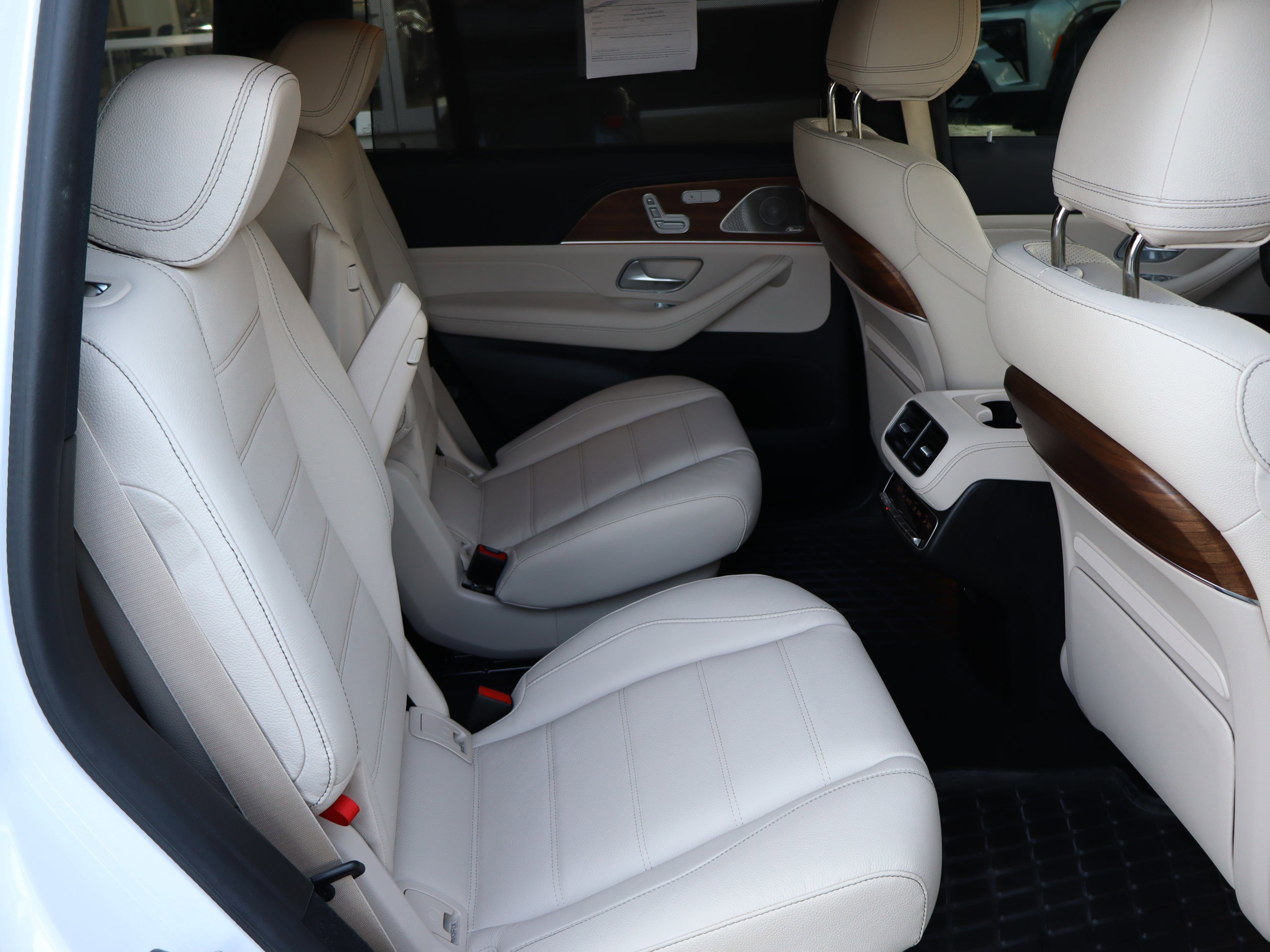 Used 2024 Mercedes-Benz GLS 580 4MATIC image 38