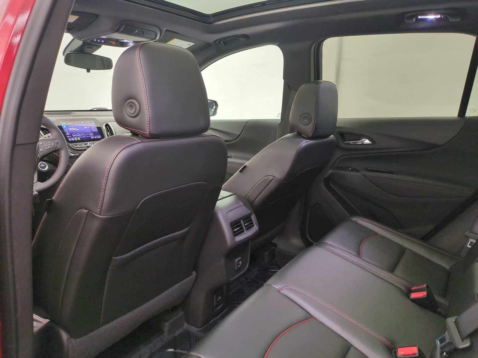 Used 2024 Chevrolet Equinox RS w/ RS Leather Package image 17