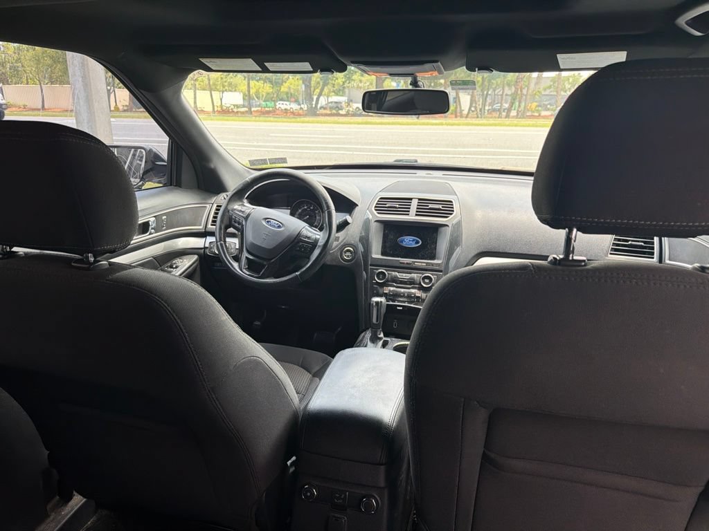 Used 2017 Ford Explorer XLT w/ Equipment Group 201A AWD/4WD image 11