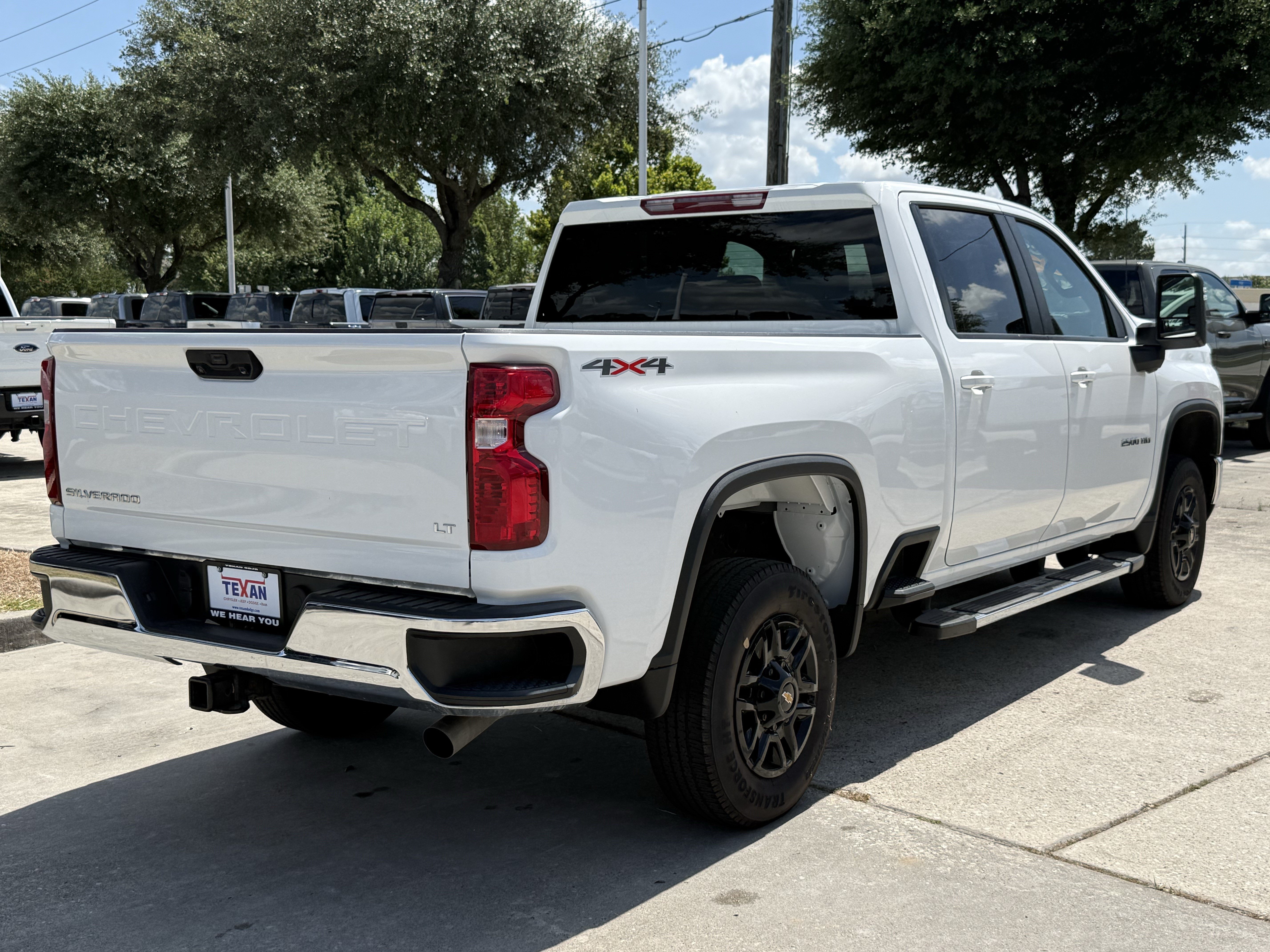 Used 2025 Chevrolet Silverado 2500 LT w/ Convenience Package AWD/4WD image 5