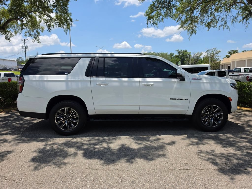 Used 2023 Chevrolet Suburban Z71 w/ Luxury Package AWD/4WD image 5