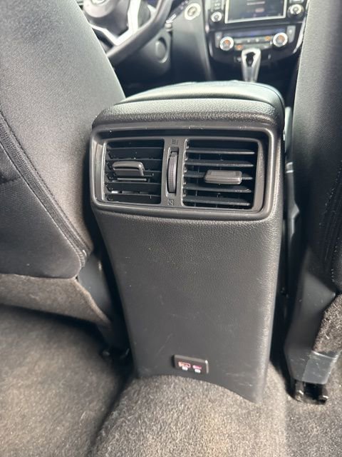 Certified 2019 Nissan Rogue SV image 17