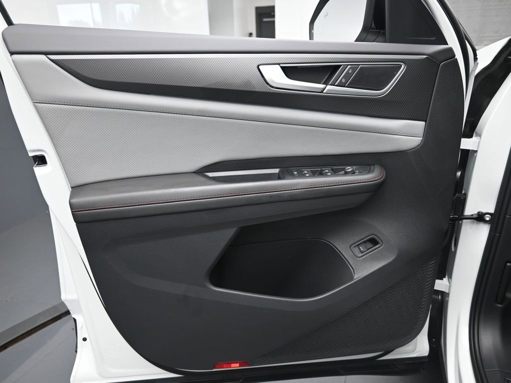 Used 2025 Volkswagen Atlas Peak Edition SE image 21