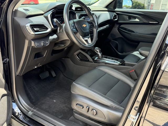 Used 2021 Chevrolet TrailBlazer LT w/ Premium Seating Package FWD image 13