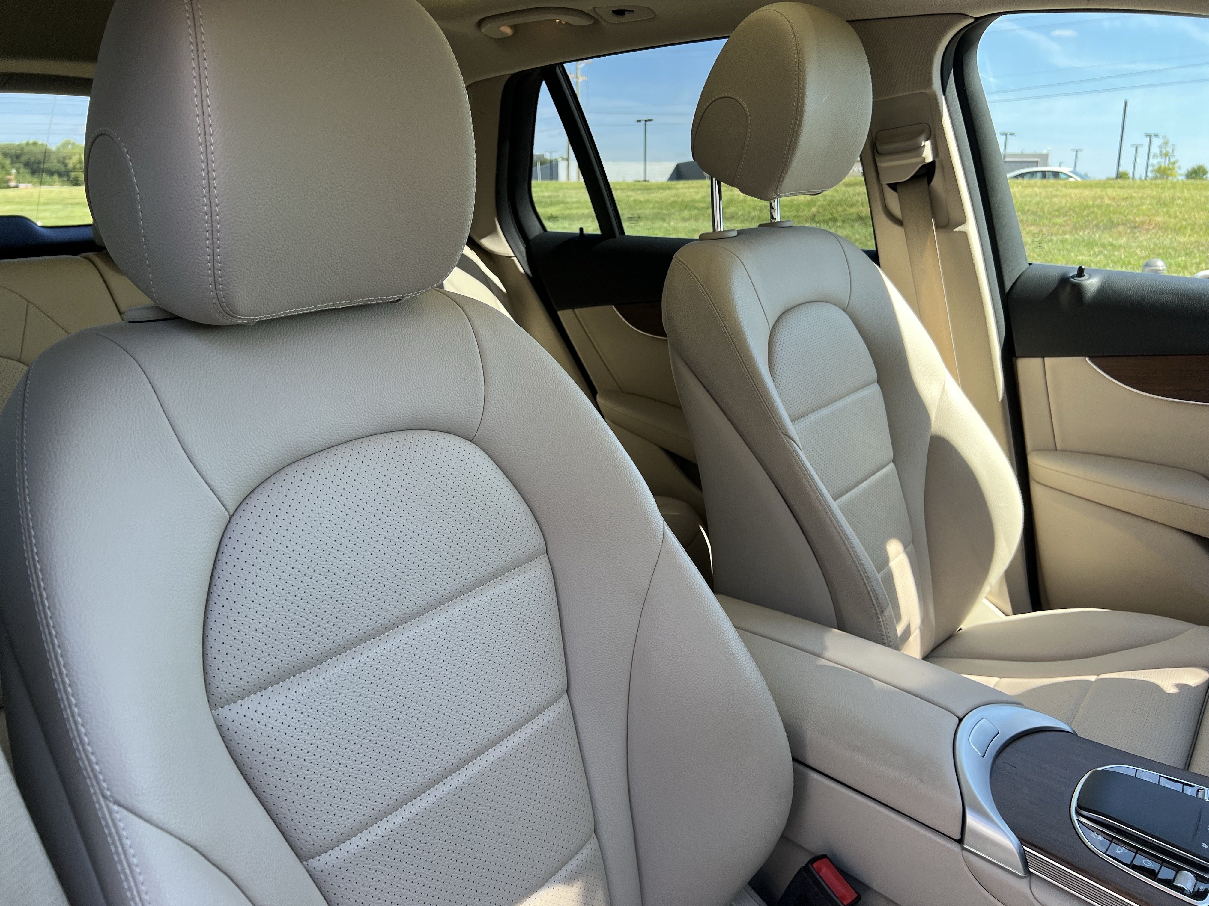 Used 2022 Mercedes-Benz GLC 300 4MATIC w/ Premium Package Lite image 35