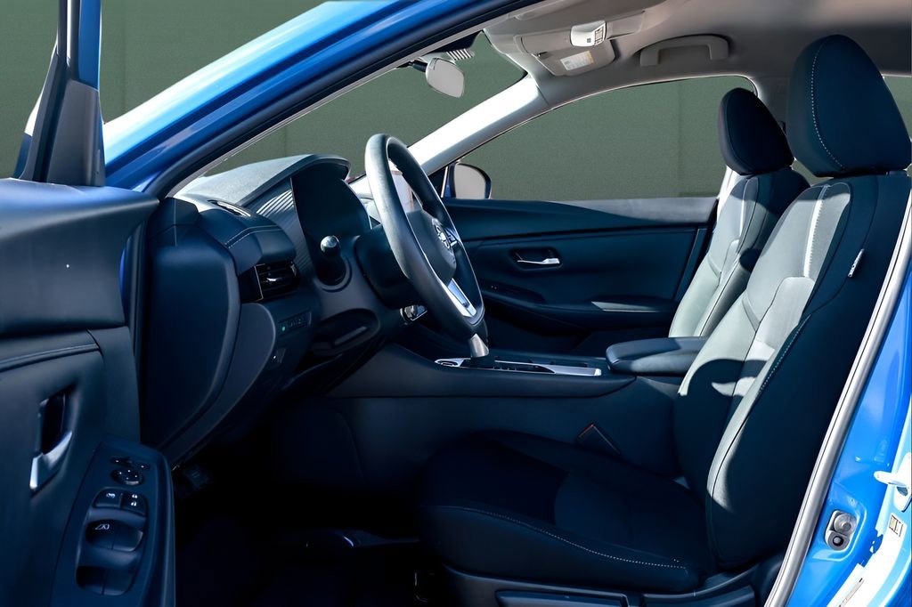 Used 2025 Nissan Sentra SV FWD image 2
