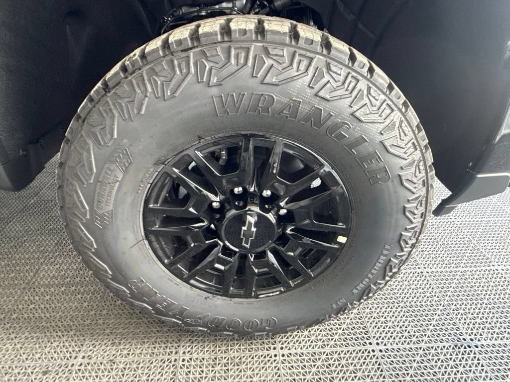 New 2026 Chevrolet Silverado 2500 ZR2 w/ LPO, Dark Essentials Package AWD/4WD image 33