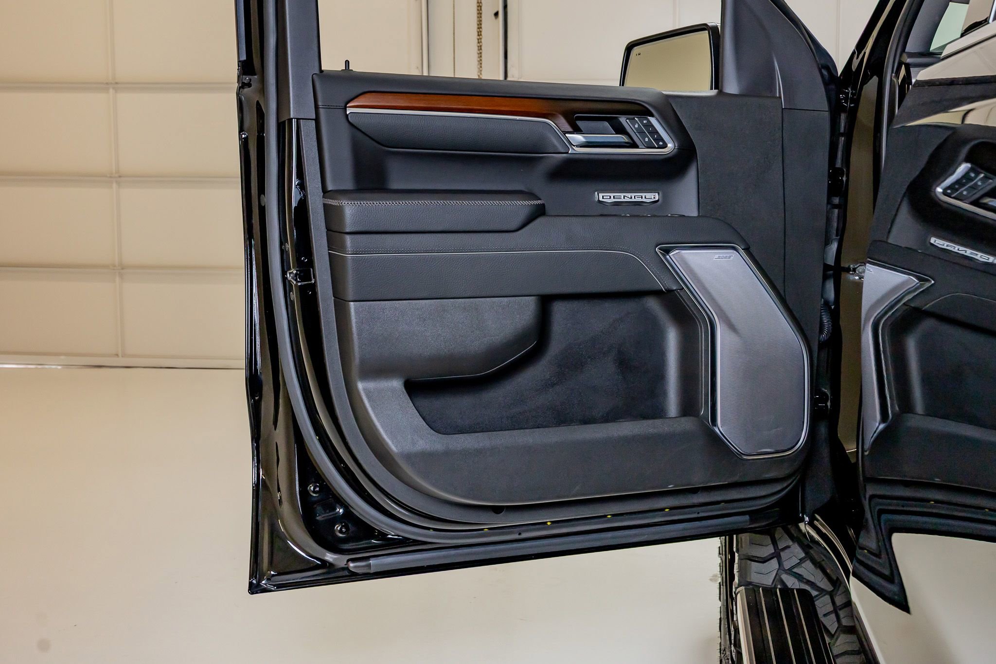 Used 2025 GMC Sierra 1500 Denali w/ Denali Reserve Package image 36