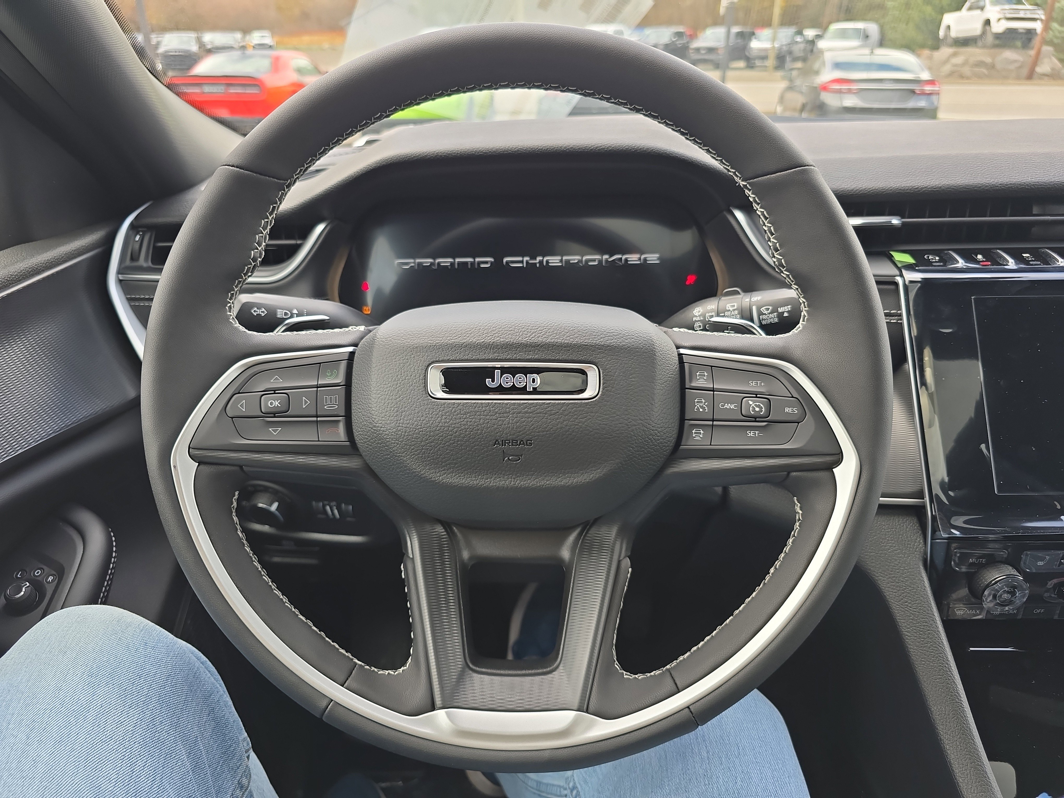 New 2025 Jeep Grand Cherokee Altitude image 20