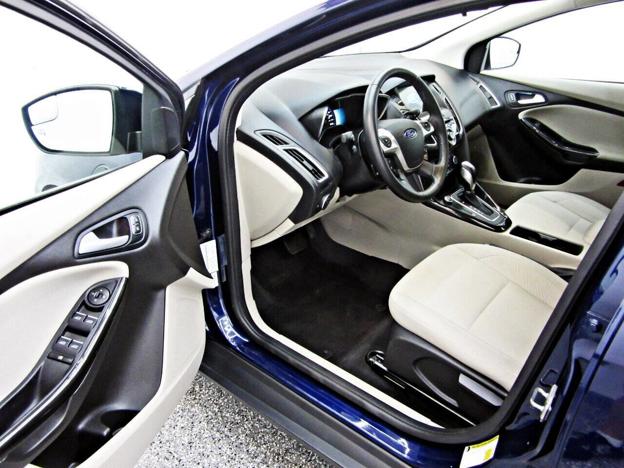 Used 2016 Ford Focus Electric 4dr Hatchback image 9