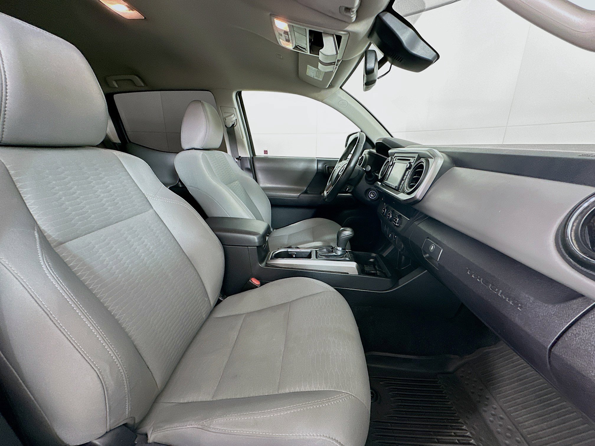 Used 2019 Toyota Tacoma SR5 RWD image 28