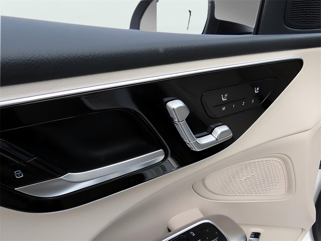 Used 2025 Mercedes-Benz C 300 4MATIC Sedan image 42