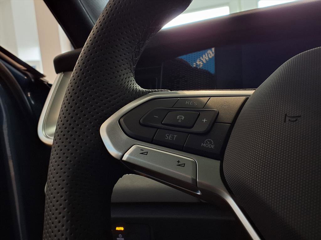 New 2026 Volkswagen Tiguan SE R-Line image 19