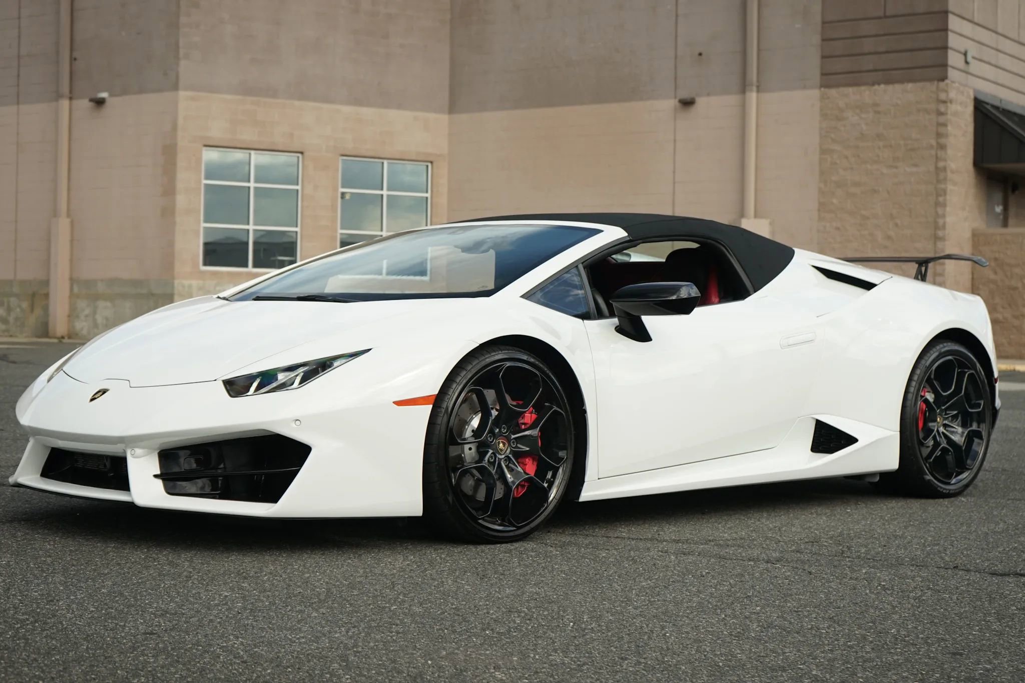 Used 2018 Lamborghini Huracan LP 580-2 image 3