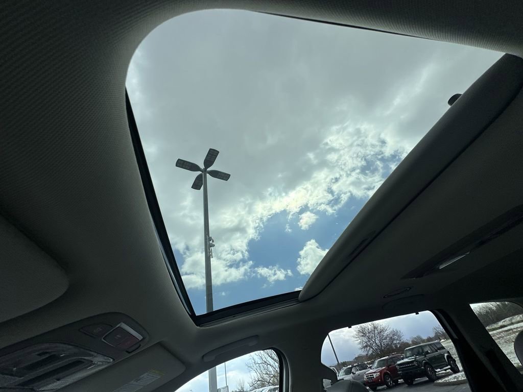 Used 2024 Kia Telluride EX w/ EX Captain's Chair Package image 28