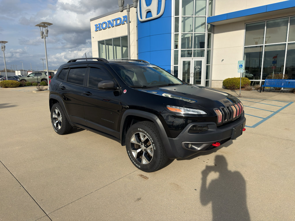 Used 2018 Jeep Cherokee Trailhawk w/ Comfort/Convenience Group image 2