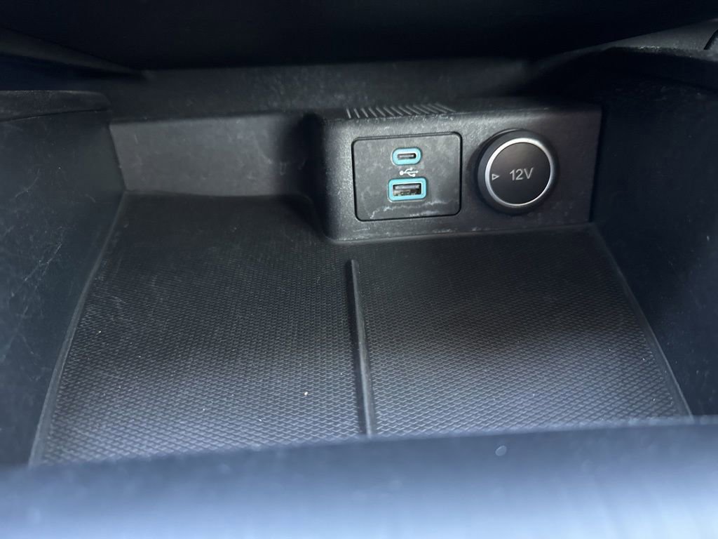 Used 2021 Ford Escape SE w/ SE Sport Appearance Package image 32