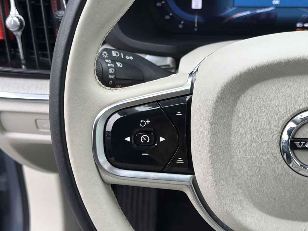 Used 2023 Volvo S60 T8 Plus image 26