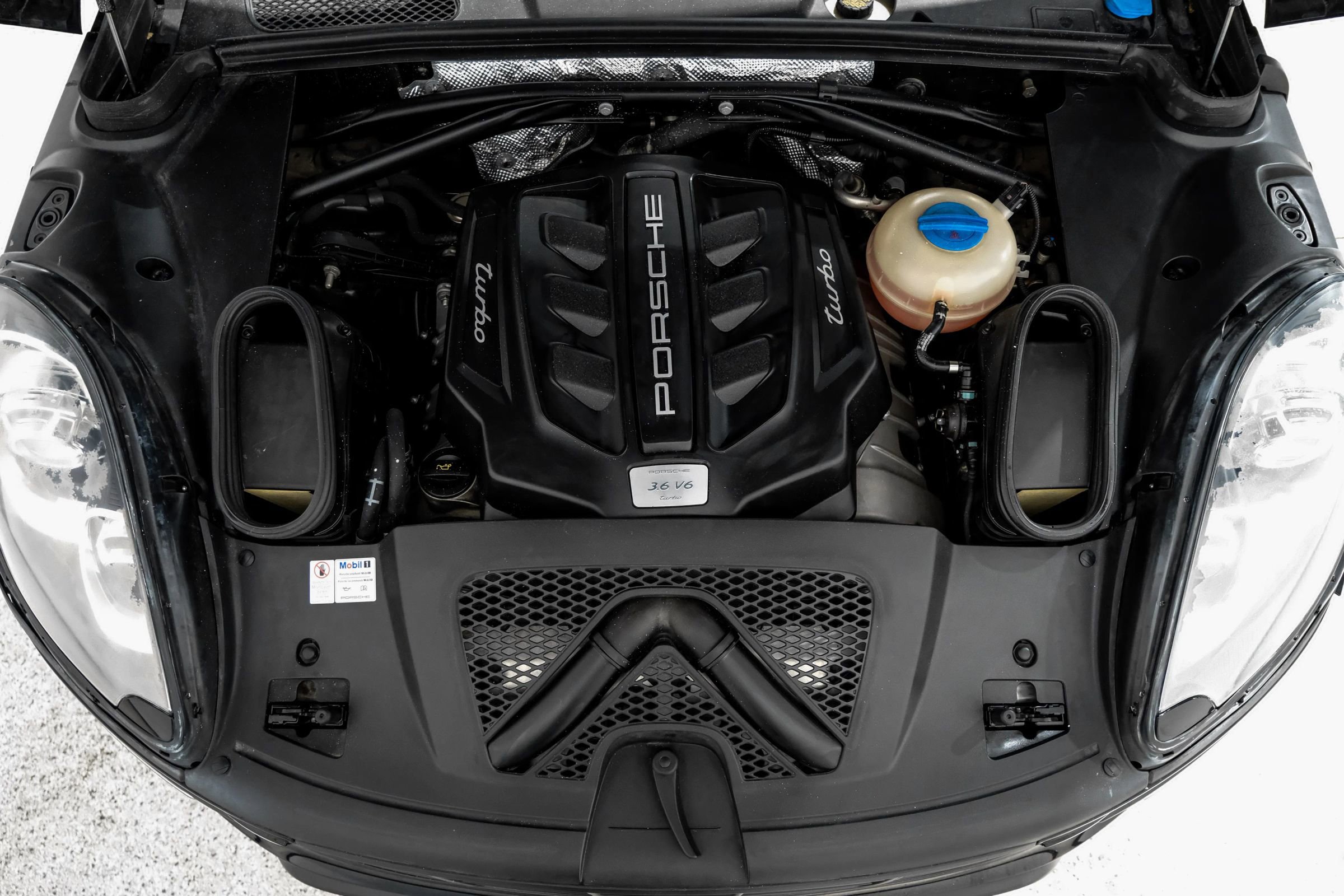 Used 2017 Porsche Macan Turbo image 52