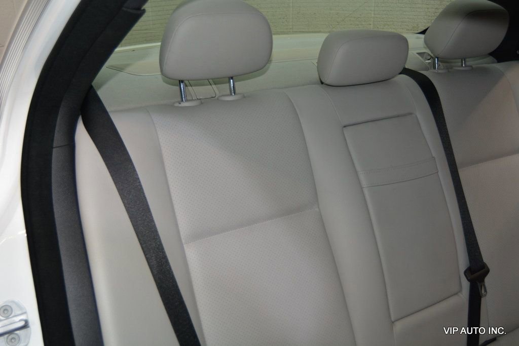 Used 2013 Mercedes-Benz C 250 Sedan image 24