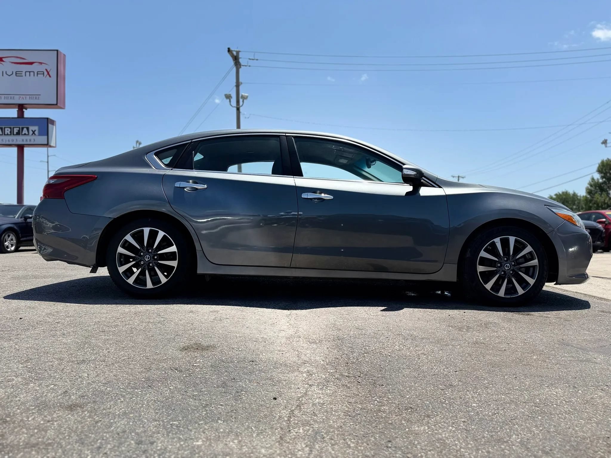 Used 2018 Nissan Altima 2.5 SL FWD image 2