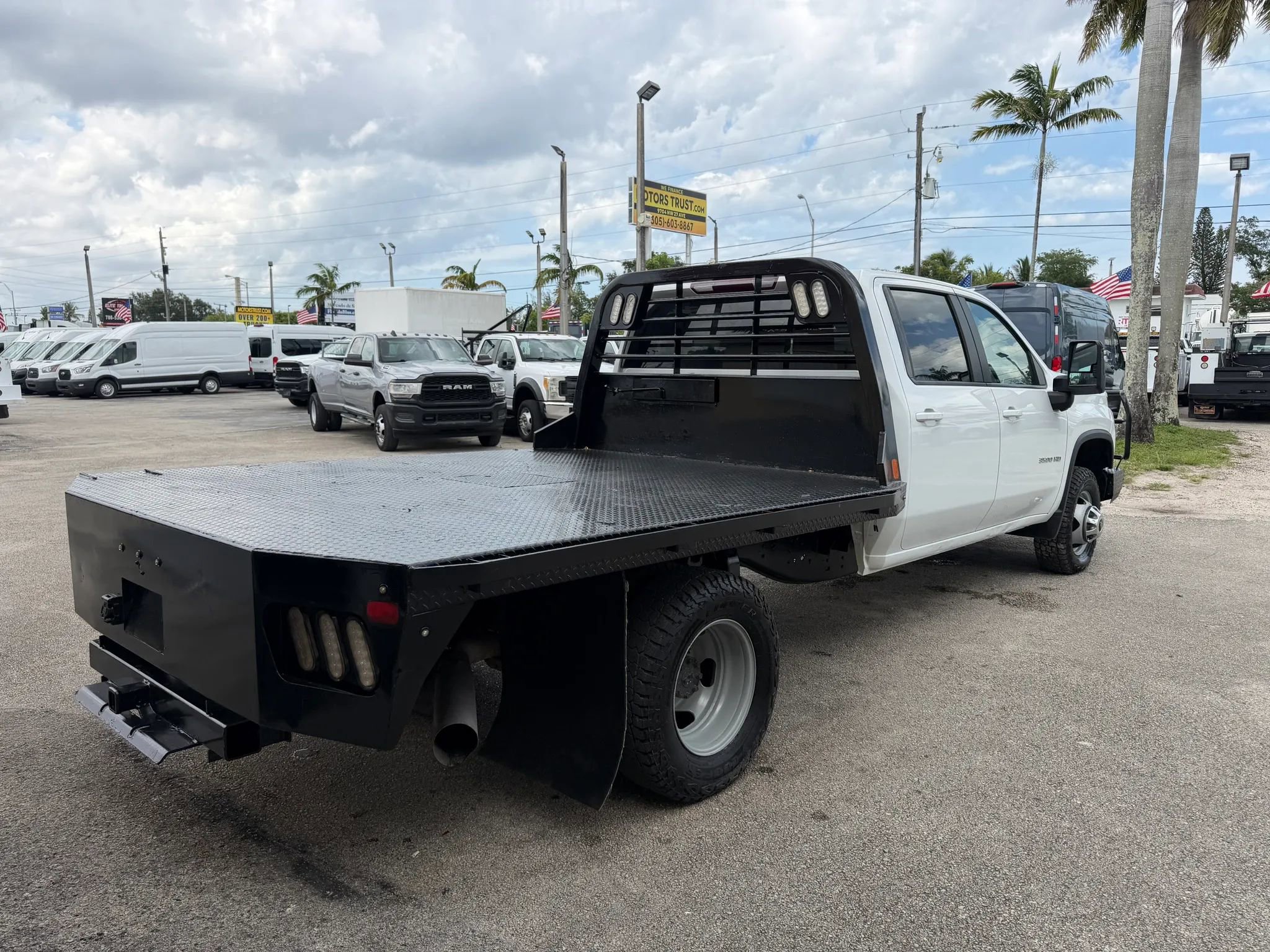 Used 2021 Chevrolet Silverado 3500 LT AWD/4WD image 5