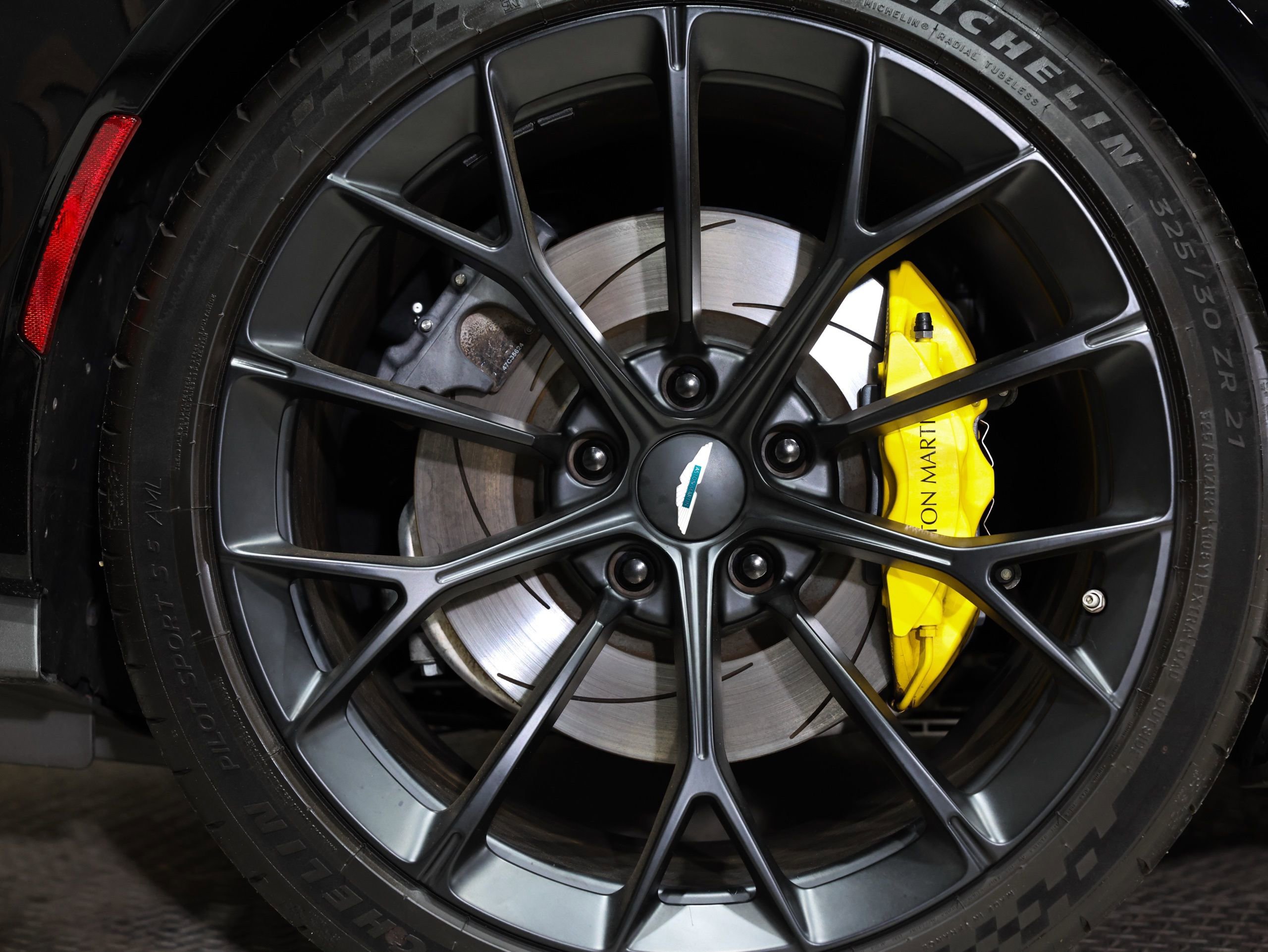 Used 2026 Aston Martin V8 Vantage Coupe image 26