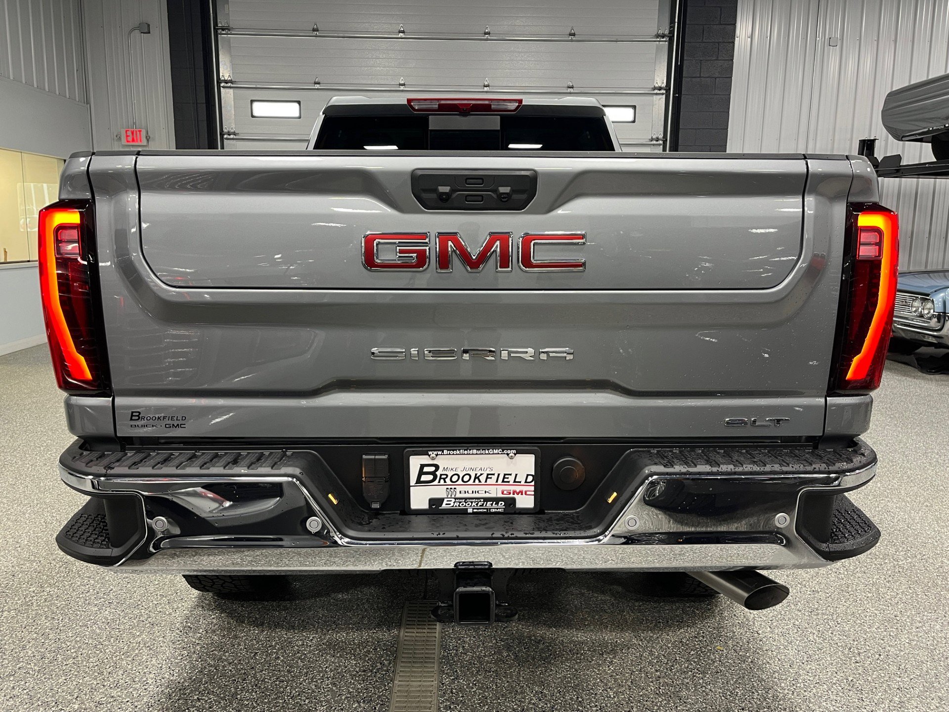 New 2025 GMC Sierra 3500 SLT w/ SLT Premium Package image 4