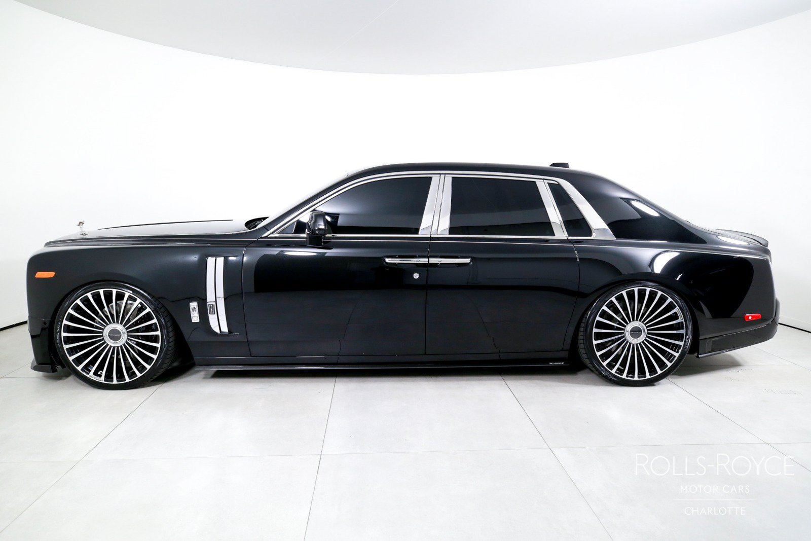 Used 2018 Rolls-Royce Phantom Sedan RWD image 3
