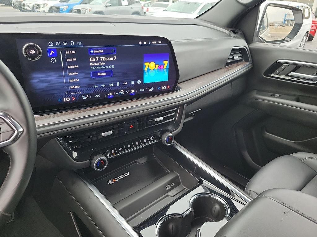Used 2025 Chevrolet Suburban Z71 AWD/4WD image 21