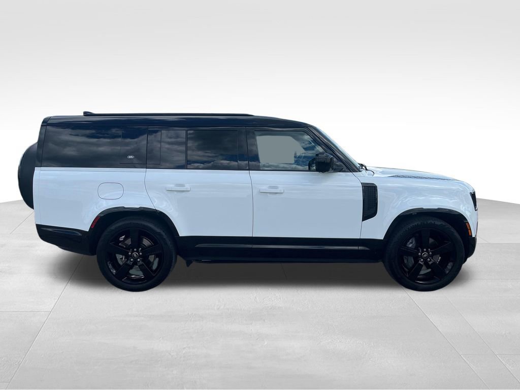Used 2024 Land Rover Defender 130 X-Dynamic SE AWD/4WD image 6