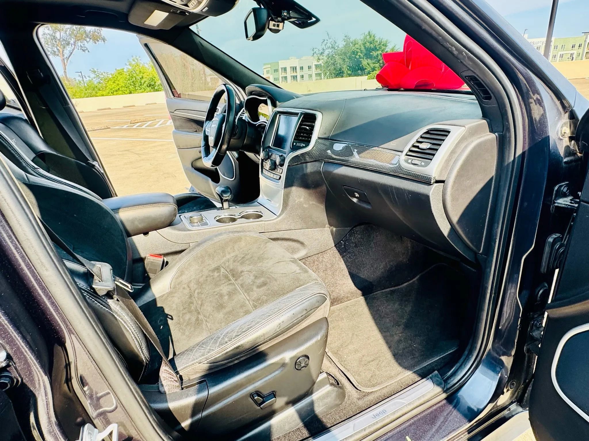 Used 2014 Jeep Grand Cherokee SRT image 24