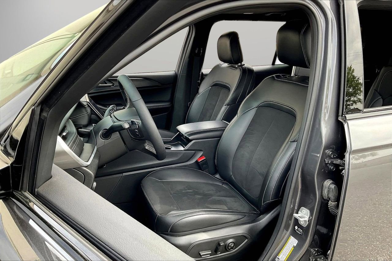 Certified 2025 Jeep Grand Cherokee L Altitude image 22