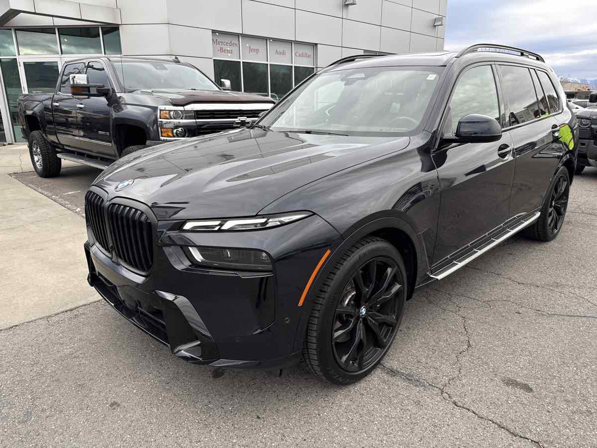 Used 2023 BMW X7 xDrive40i w/ Executive Package image 2
