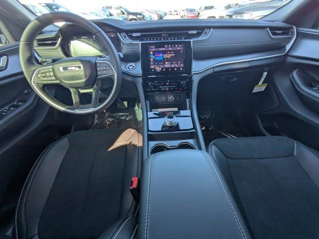 New 2025 Jeep Grand Cherokee L Laredo image 13