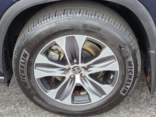 Used 2022 Toyota Highlander XLE AWD/4WD image 18