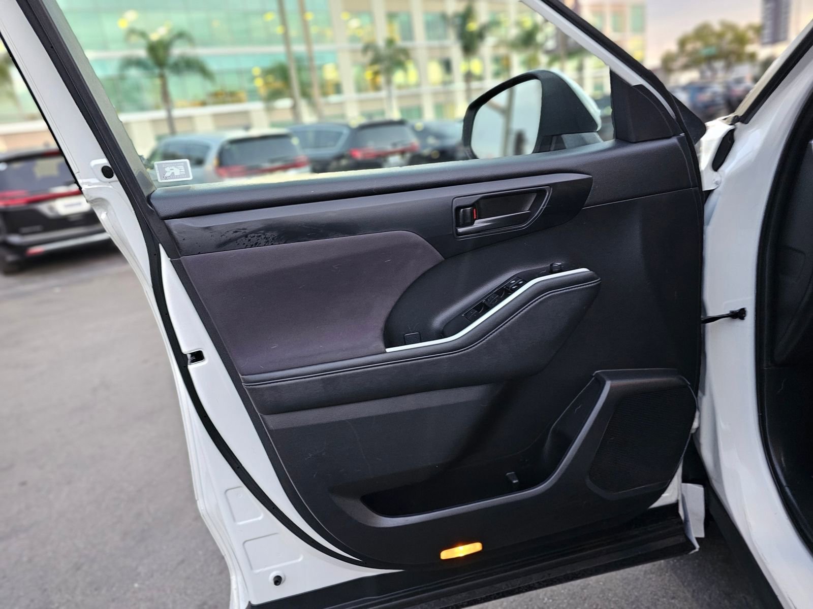 Used 2021 Toyota Highlander LE image 18