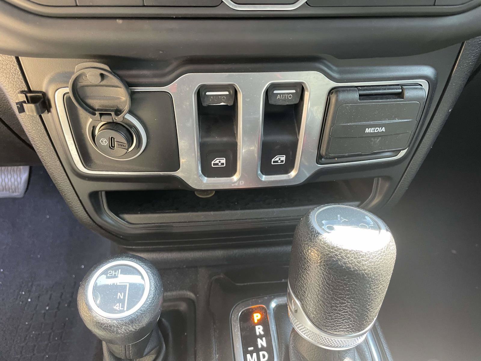 Used 2018 Jeep Wrangler Sport AWD/4WD image 29