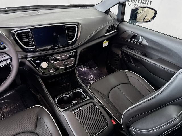 New 2027 Chrysler Pacifica Limited FWD image 25