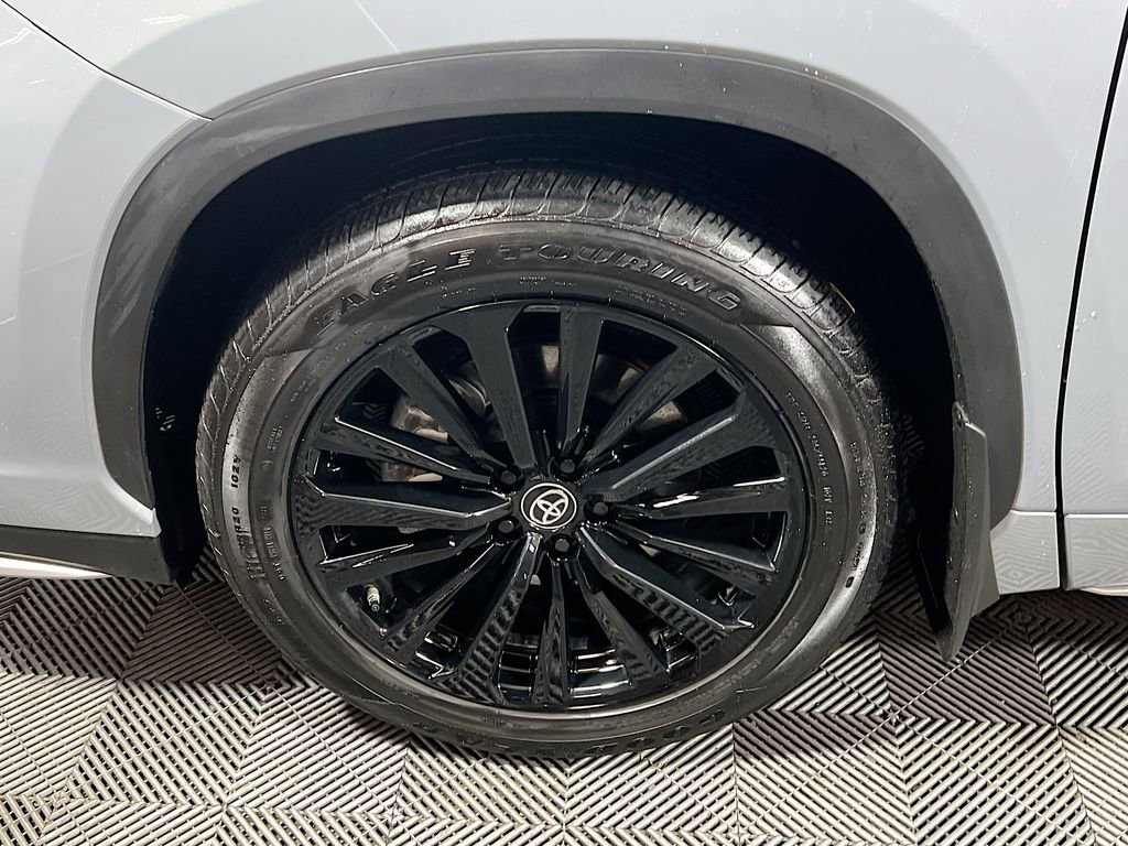 Certified 2025 Toyota Highlander XSE image 33